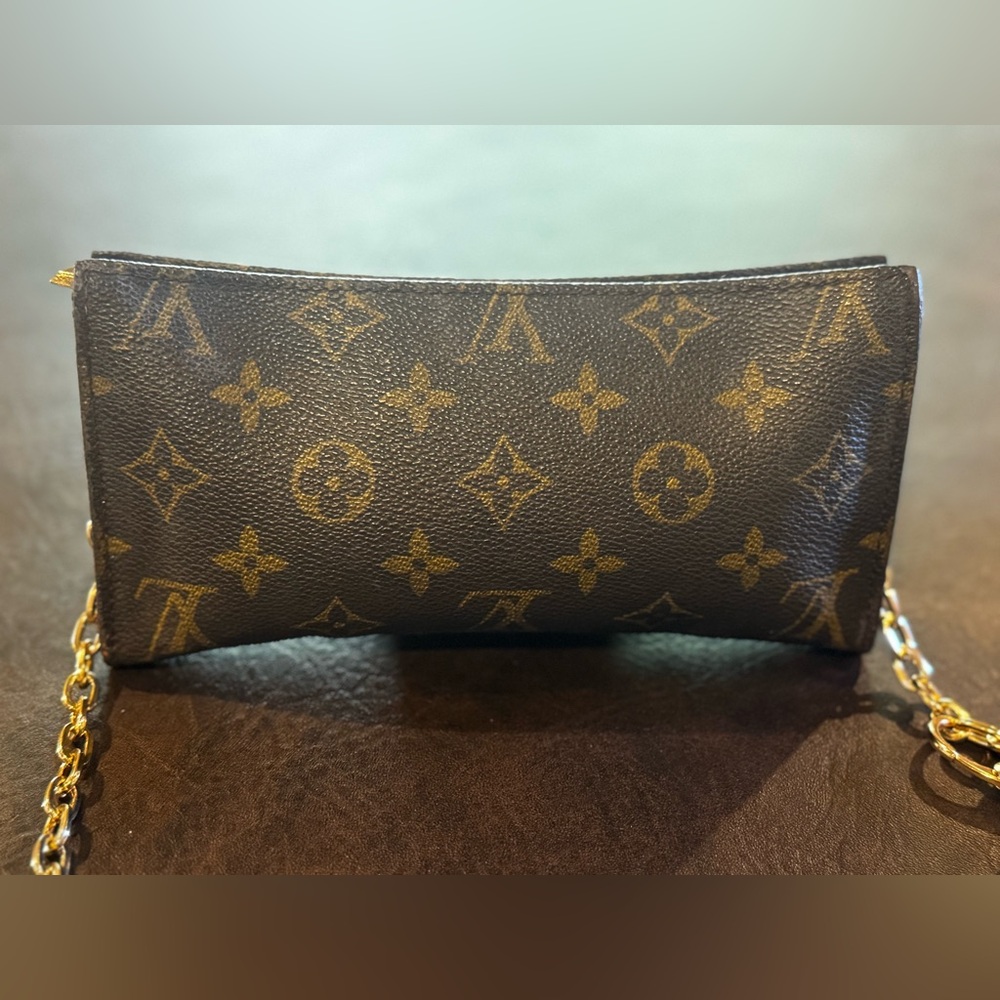 Louis Vuitton Monogram Poche Toilette
Cosmetics Pouch Purse/converted 71/2 x4 - Picture 4 of 17